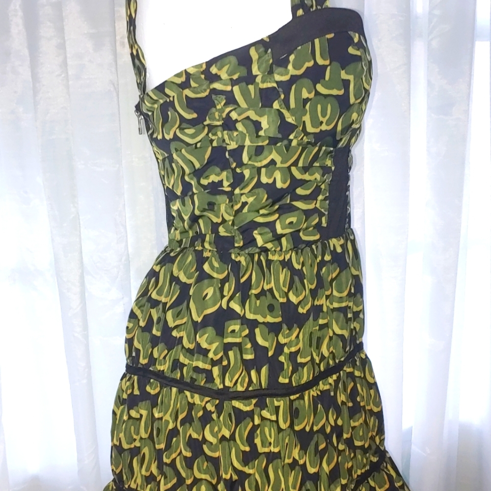 Twelve by Twelve Los Angeles dress.  SIZE M. - Picture 4 of 7
